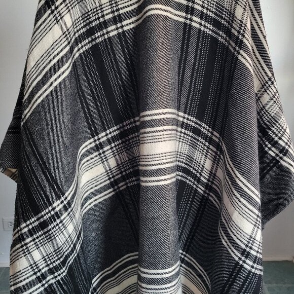 Talbots Black and White Wool Poncho (Size: One size fits most) - Picture 10 of 13